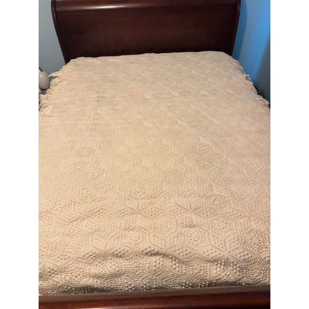 Vintage Crochet Lace Bedspread Coverlet Cream Off White Fringe 105x57